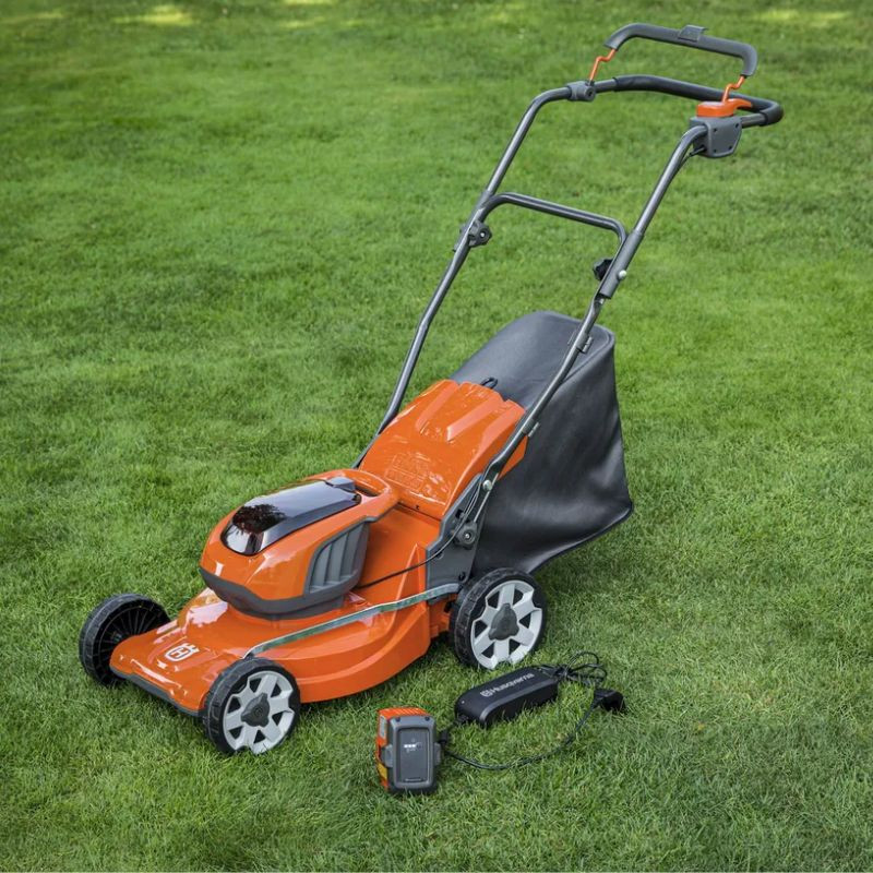 Tondeuse à batterie Husqvarna LC137i pack 2 batteries et chargeur