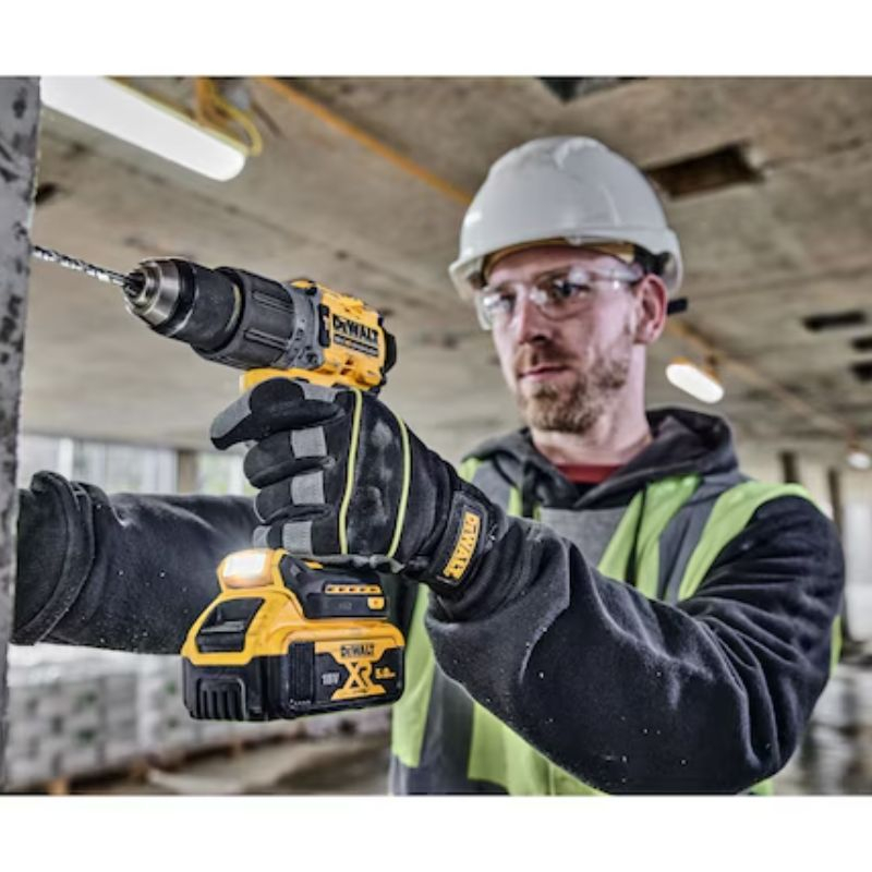 Perceuse visseuse compacte à percussion Dewalt XR 18V + batterie 5Ah et chargeur