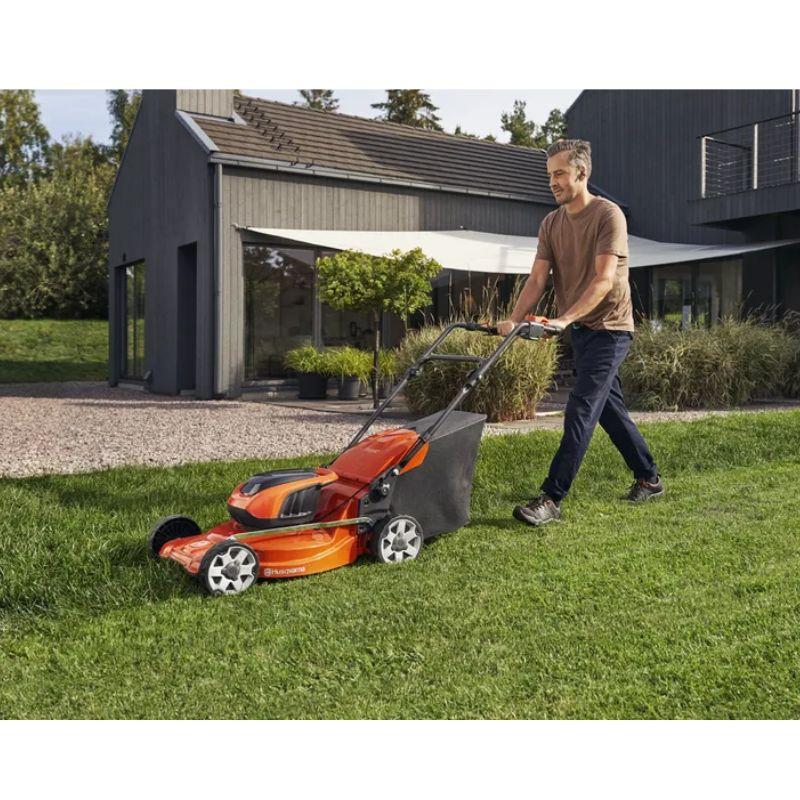 Tondeuse à batterie Husqvarna LC142iS - Pack 2 batteries - autotractée coupe 42cm