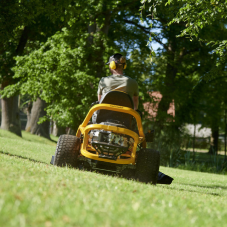 Tondeuse Zero-turn Cub Cadet XZ5 L107 Ultima coupe 107cm, moteur 679 cm³ Tondeuse Zero-turn Cub Cadet XZ5 L107 Ultima coupe 107cm, moteur 679 cm³