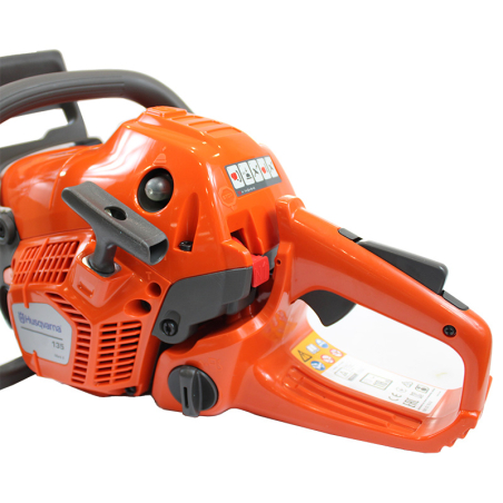 Tronçonneuse Husqvarna 135 Mark II, guide chaine 40 cm, moteur 38cm3 Tronçonneuse Husqvarna 135 Mark II, guide chaine 40 cm, moteur 38cm3