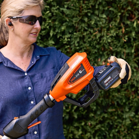 Taille-haie sur perche à batterie Echo DCHCA310, coupe 49cm Taille-haie sur perche à batterie Echo DCHCA310, coupe 49cm