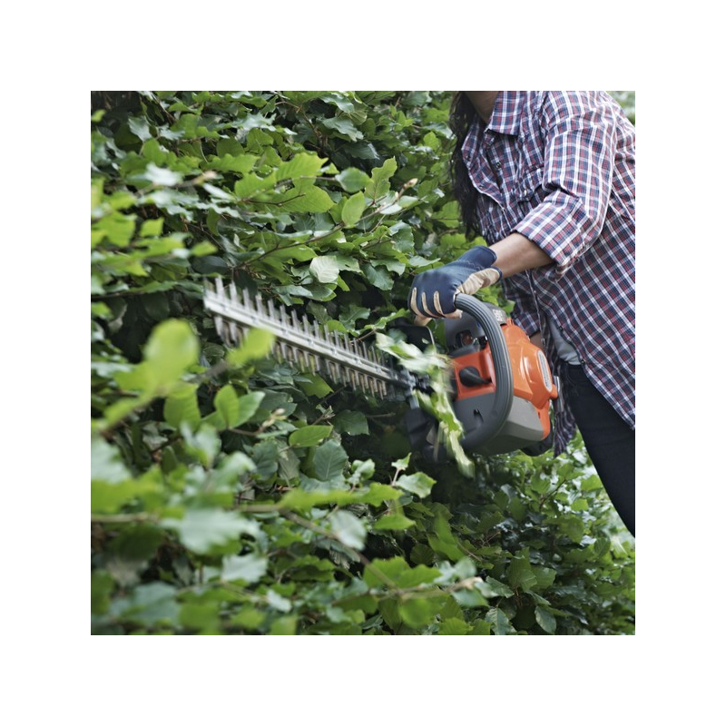 Taille-haie thermique Husqvarna 122HD60 coupe de 60cm et moteur 21.7cm³