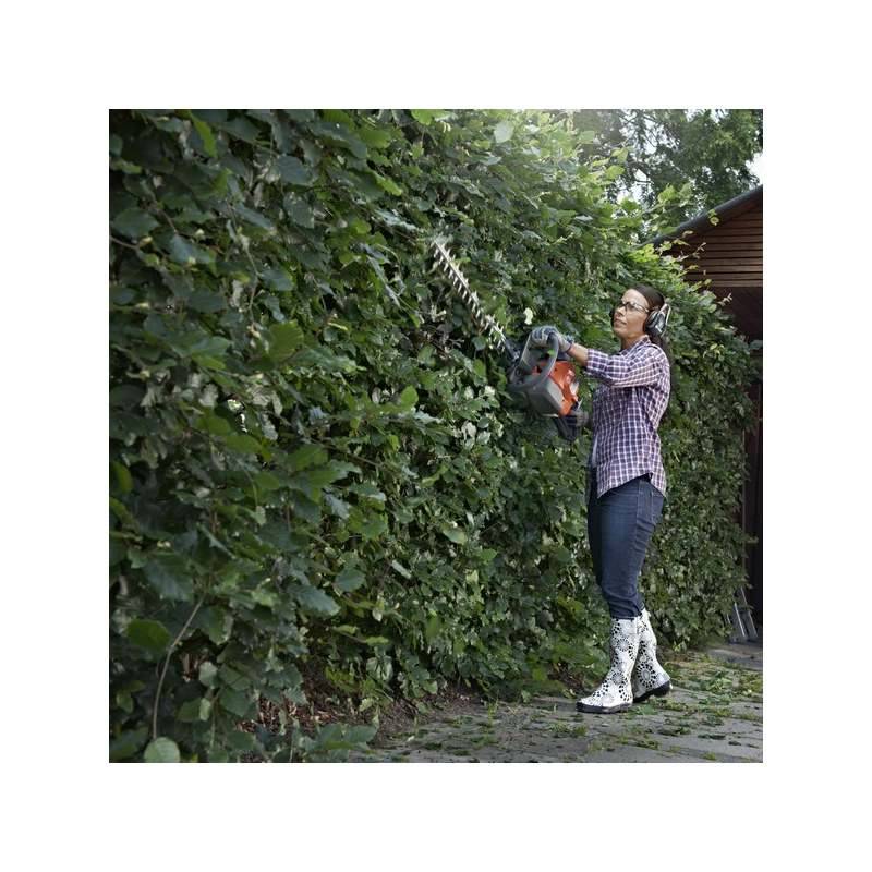 Taille-haie thermique Husqvarna 122HD60 coupe de 60cm et moteur 21.7cm³