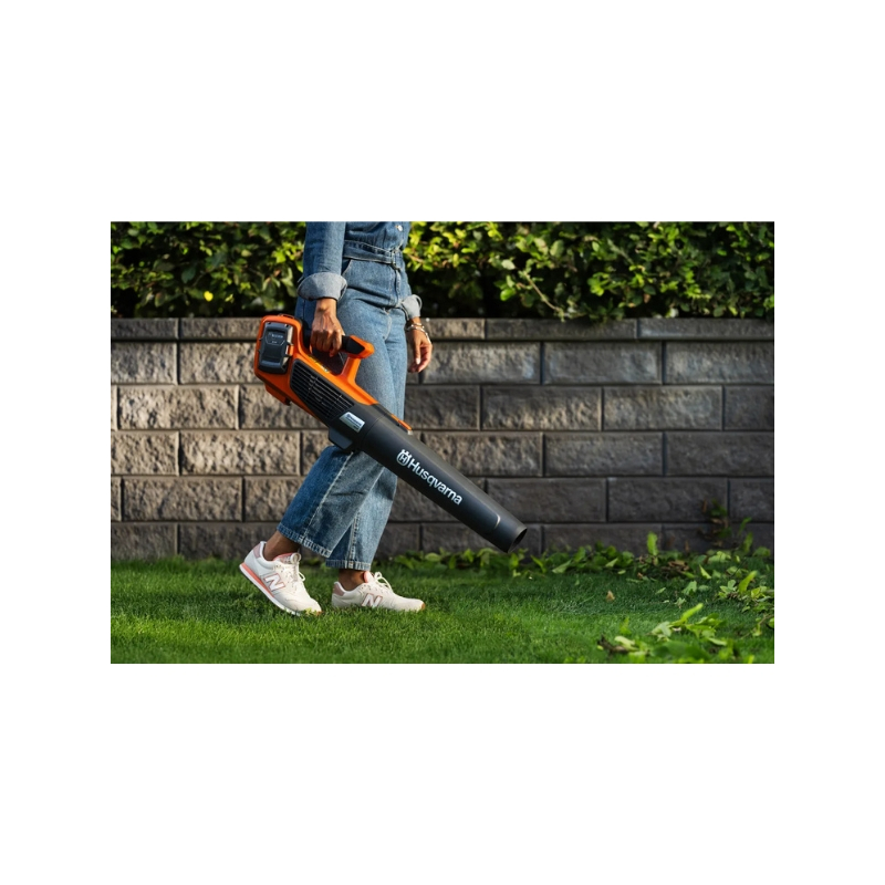 souffleur de feuilles sans fil Husqvarna 122iB vendu sans batterie ni chargeur