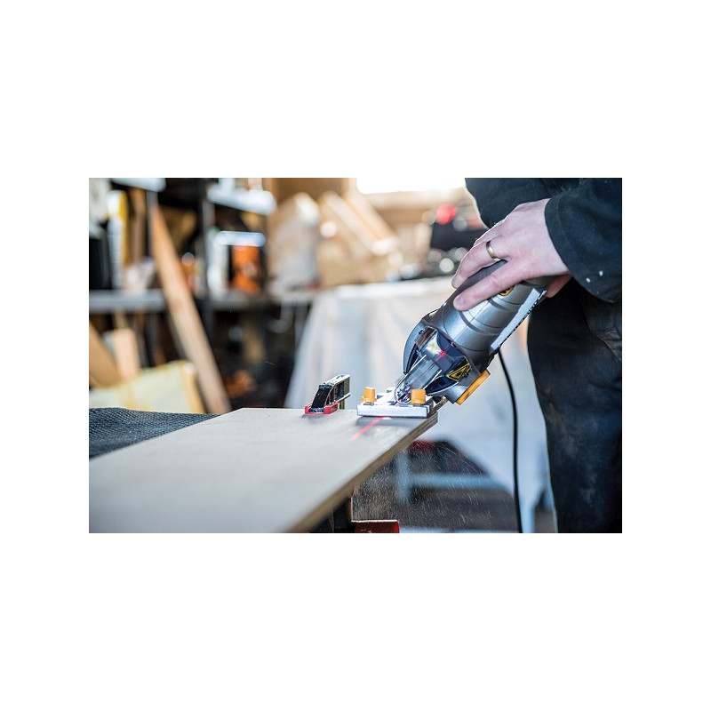 Scie sauteuse à action pendulaire avec guidage laser 750 W GMC