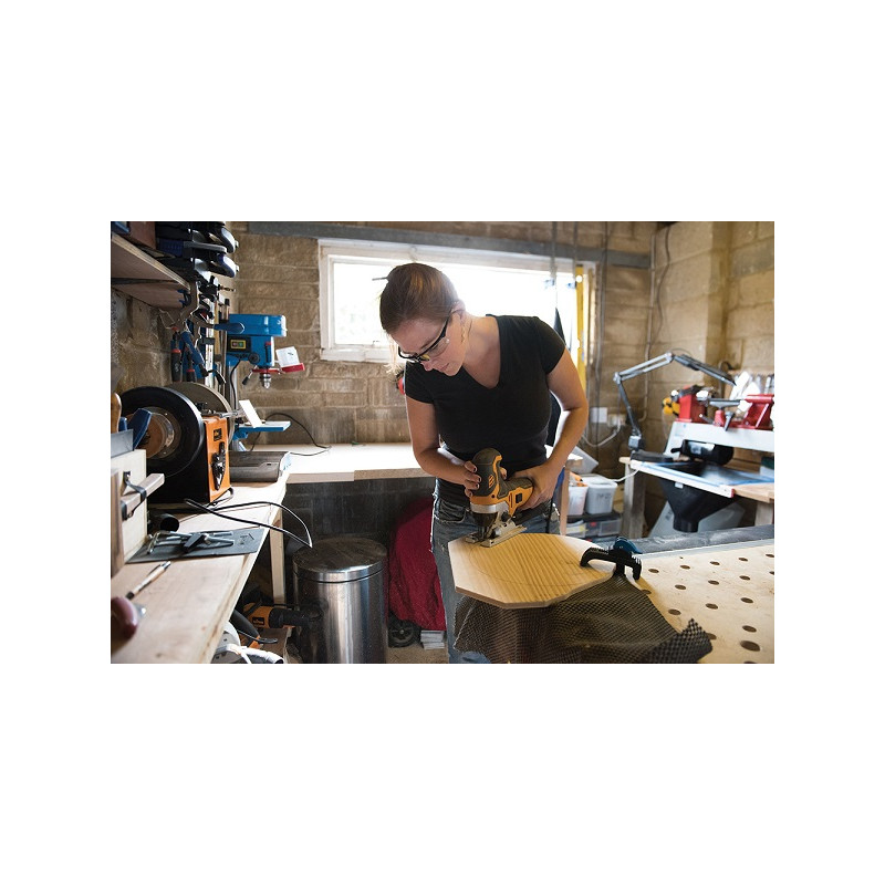 Scie sauteuse professionnelle à action pendulaire 750 W Triton