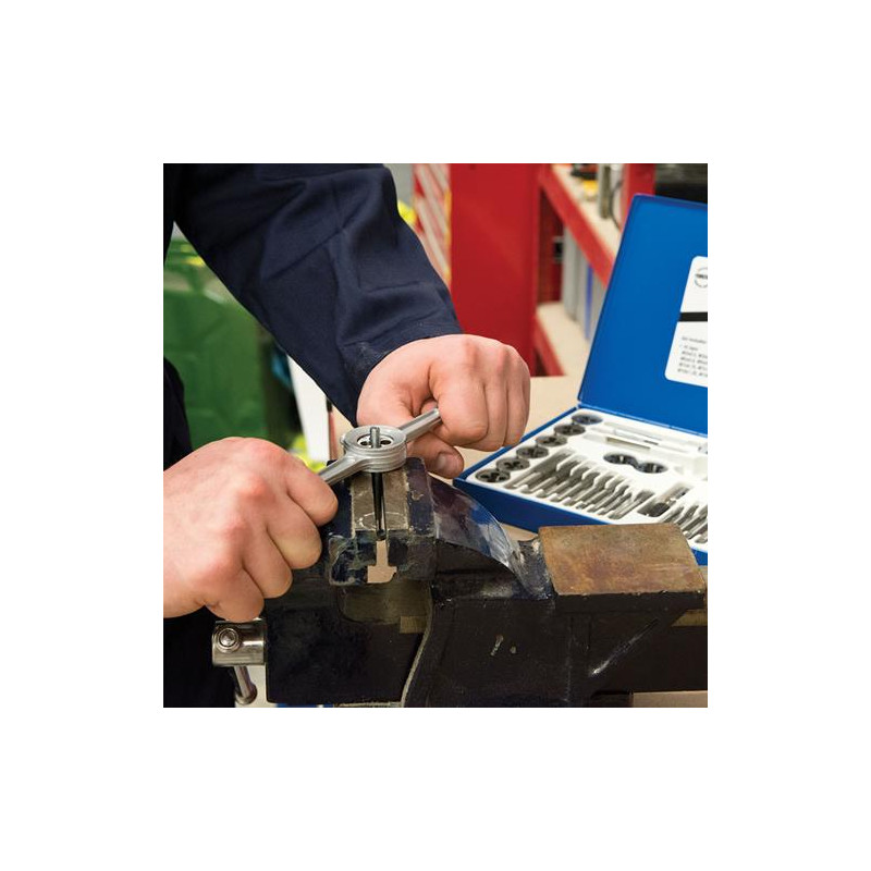 Coffret de tarauds et filières