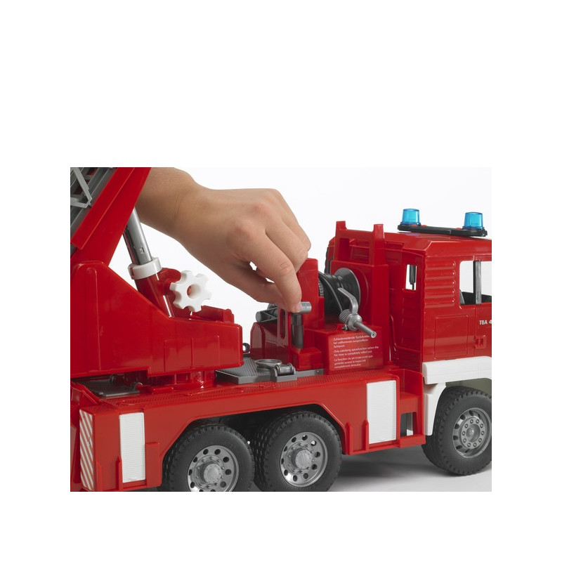 Jouet camion de pompier rouge MAN avec échelle pivotante
