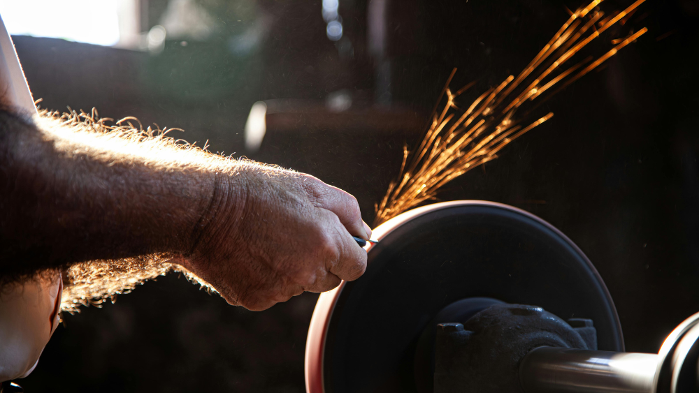 D&eacute;broussailleuse en fonctionnement