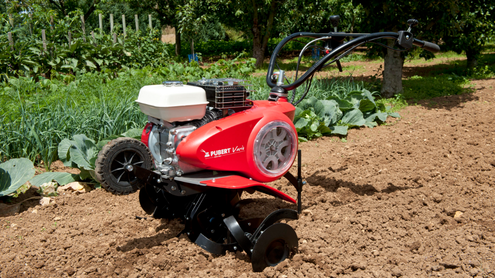 Débroussailleuse en fonctionnement