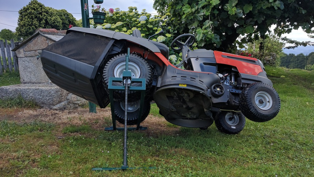 D&eacute;broussailleuse en fonctionnement