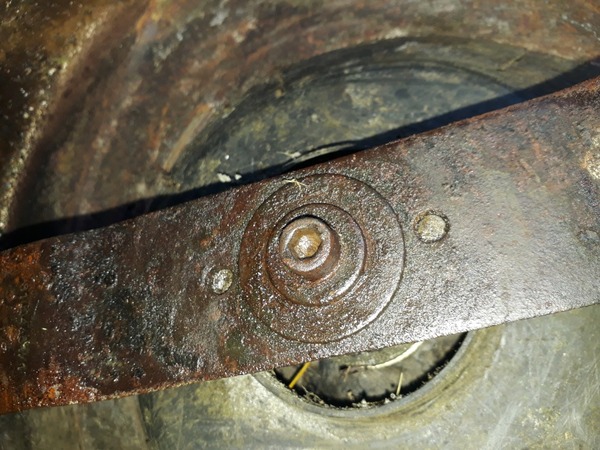 Lame tondeuse grippée