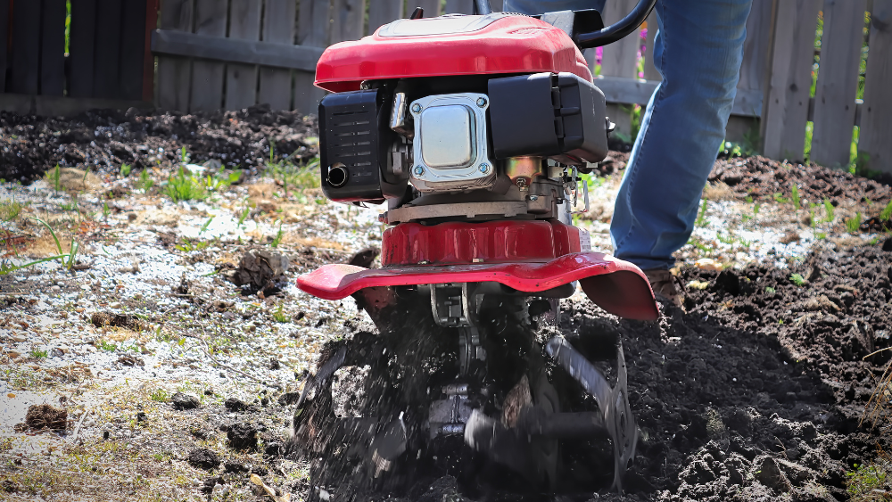 Quand retourner la terre au motoculteur​ ?